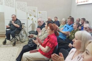 Ветераны сферы образования привезли пасхальные куличи