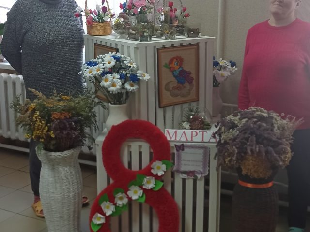 Выставка творческих работ проживающих «Весна стучится в дверь ко мне»